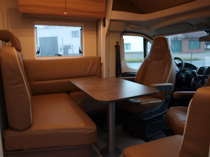 Fahrzeugbild Bürstner B66 690 TD Polster "Choco"/Automatik/SAT #12