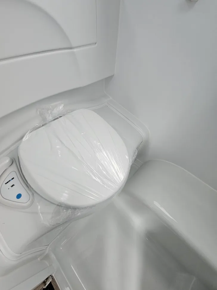 Fahrzeugbild Adria Altea 60Y 502 UL 60Y Jahre Sondermodell Silber-Optik #13