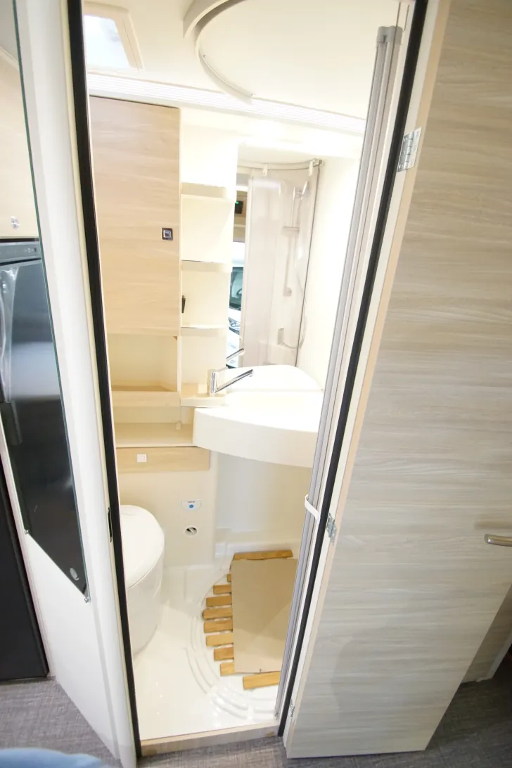 Fahrzeugbild Eura Mobil Activa One 650 HS Rundsitzgruppe AUTOMATIK #13