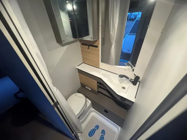 Fahrzeugbild Bürstner B66 Plus 510 TK 2.000 Kg - Duschpaket - #6