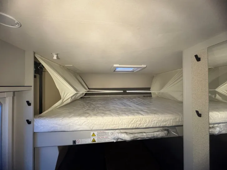 Fahrzeugbild Bürstner B66 Plus 510 TK 2.000 Kg - Duschpaket - #9