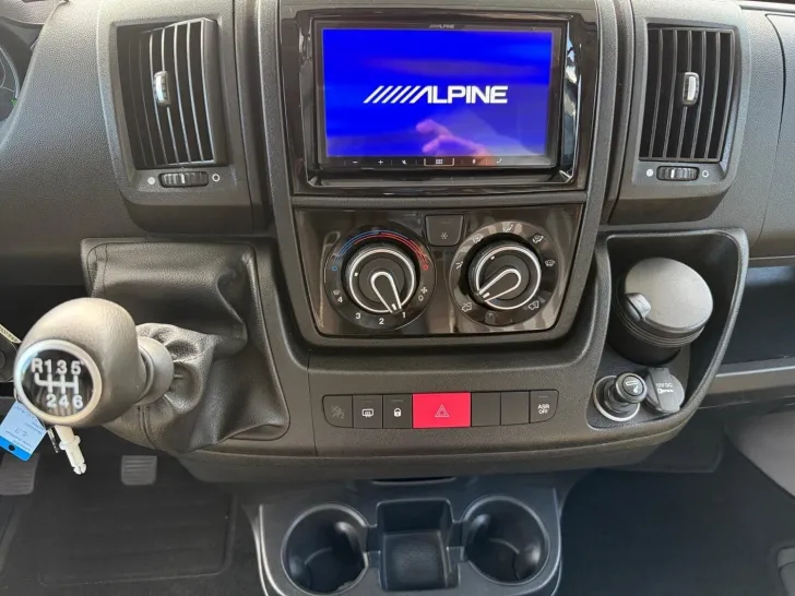 Fahrzeugbild Knaus Sky Traveller 500 DKG Verkauf NUR an Gewerbe #13