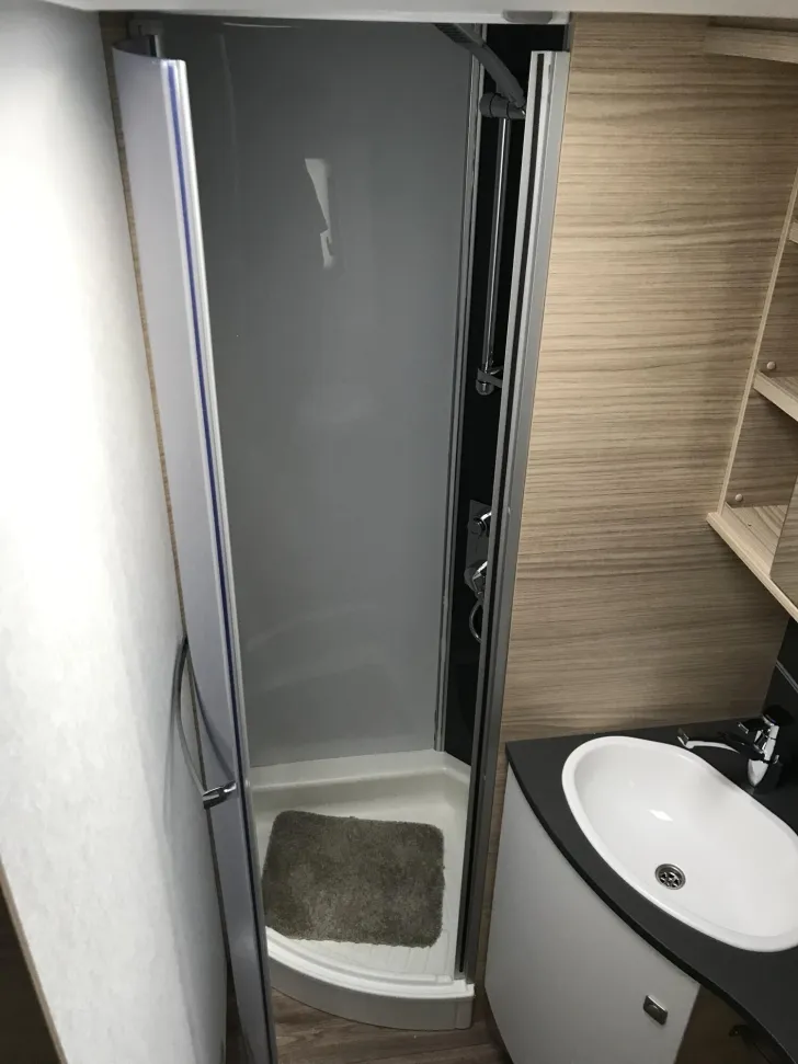 Fahrzeugbild Fendt Bianco Activ 550 SD 2000kg; Heckbad mit Dusche #14