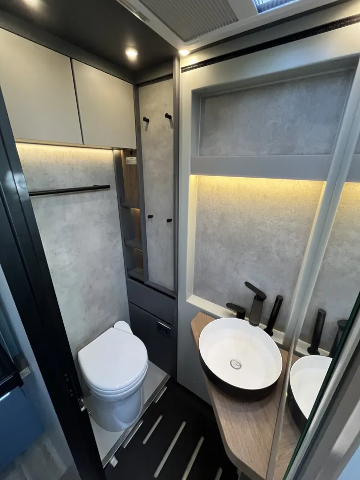 Fahrzeugbild Niesmann + Bischoff iSmove 6.9 E #12