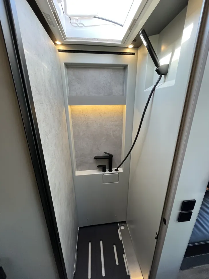 Fahrzeugbild Niesmann + Bischoff iSmove 6.9 E #13