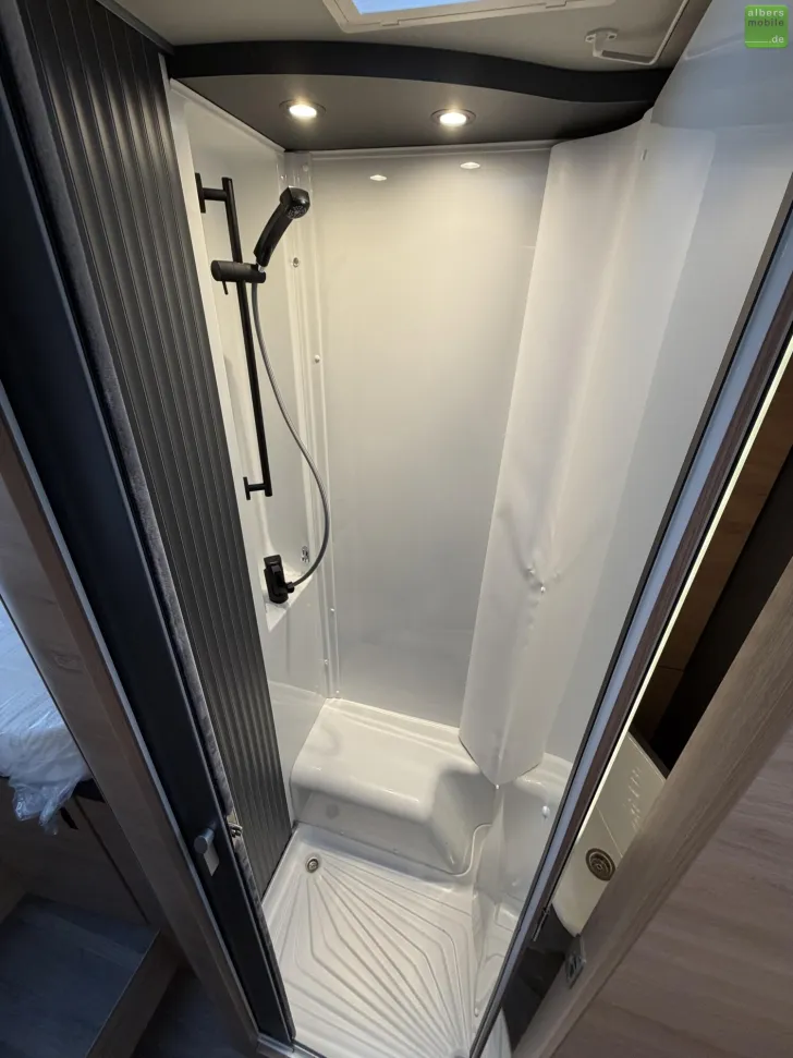 Fahrzeugbild Knaus L!VE TI PLATINUM SELECTION 650 MEG ACC TV 2026 #19