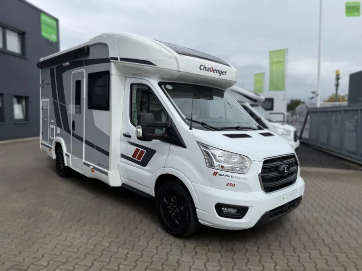 Fahrzeugbild Challenger Teilintegriert Graphite Edition 250 Arctic 2026 #1