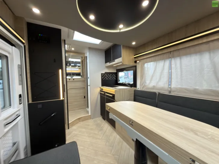 Fahrzeugbild Challenger Teilintegriert Graphite Edition 250 Arctic 2026 #11