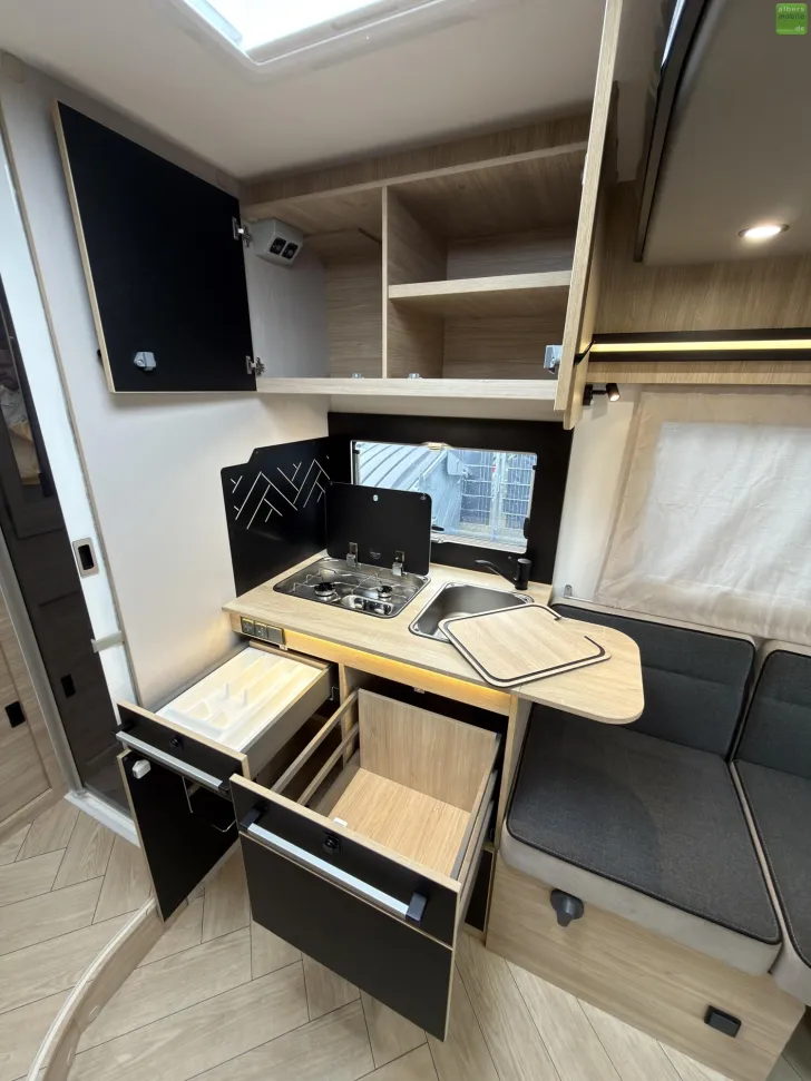 Fahrzeugbild Challenger Teilintegriert Graphite Edition 250 Arctic 2026 #13