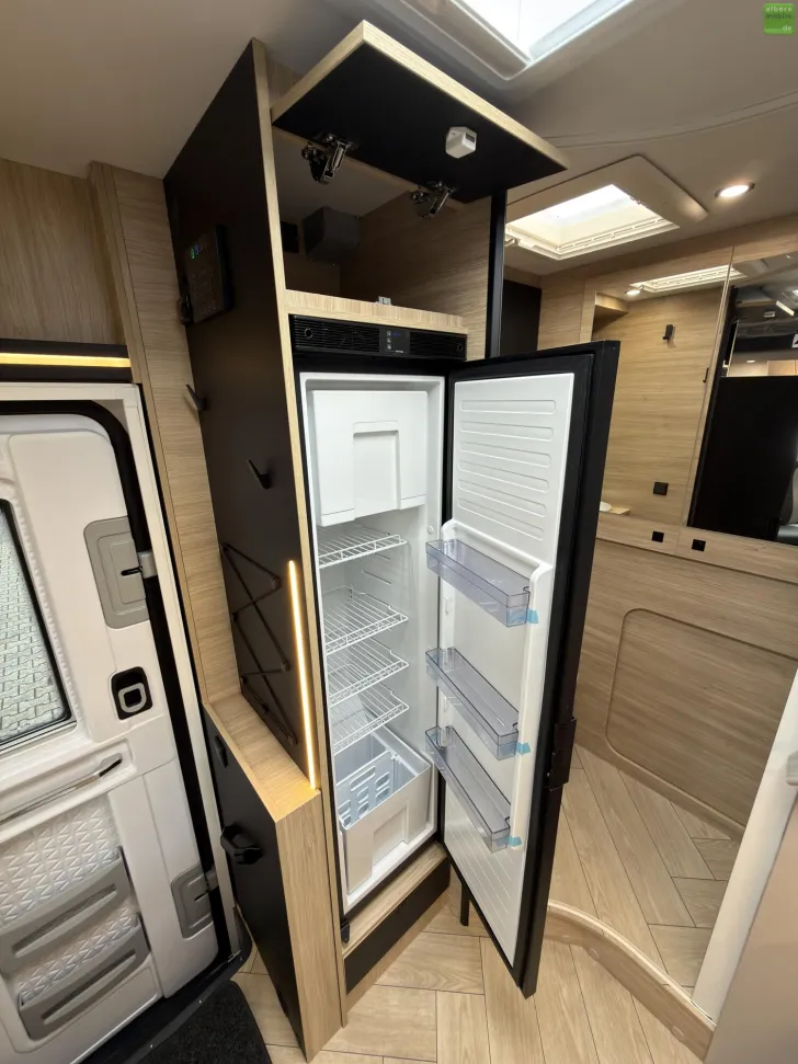 Fahrzeugbild Challenger Teilintegriert Graphite Edition 250 Arctic 2026 #14