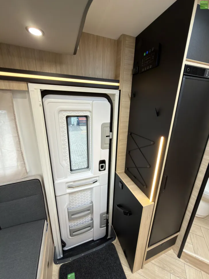 Fahrzeugbild Challenger Teilintegriert Graphite Edition 250 Arctic 2026 #15