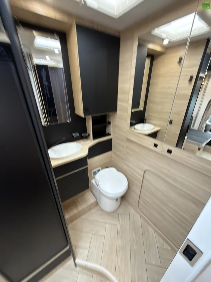 Fahrzeugbild Challenger Teilintegriert Graphite Edition 250 Arctic 2026 #18