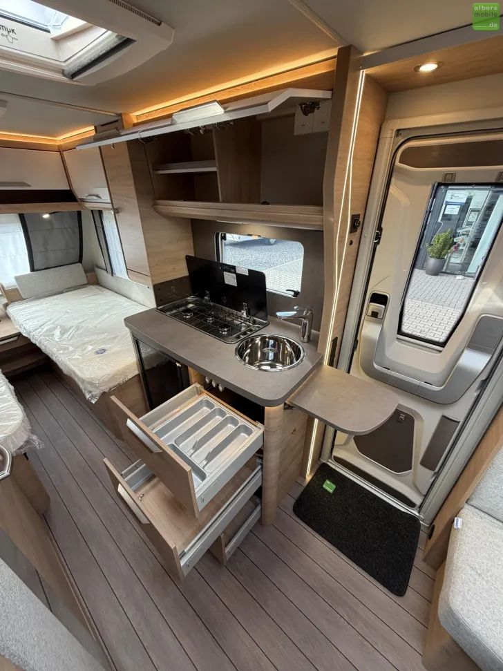 Fahrzeugbild Knaus Südwind BLACK SELECTION 460 EU Einzelbetten 2026 #15