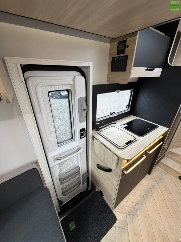 Fahrzeugbild Challenger Teilintegriert Graphite Edition 287 Arctic 2026 #26