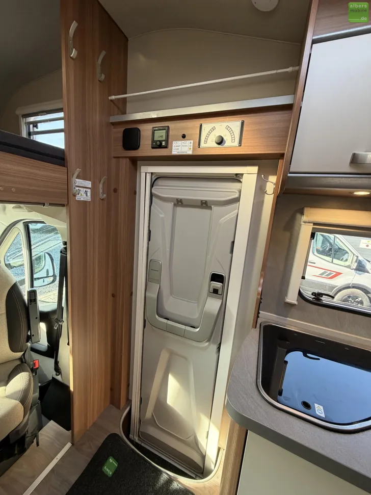 Fahrzeugbild Weinsberg CaraHome 600 DKG Thule Lift Navi Markise 6 Sitze #13