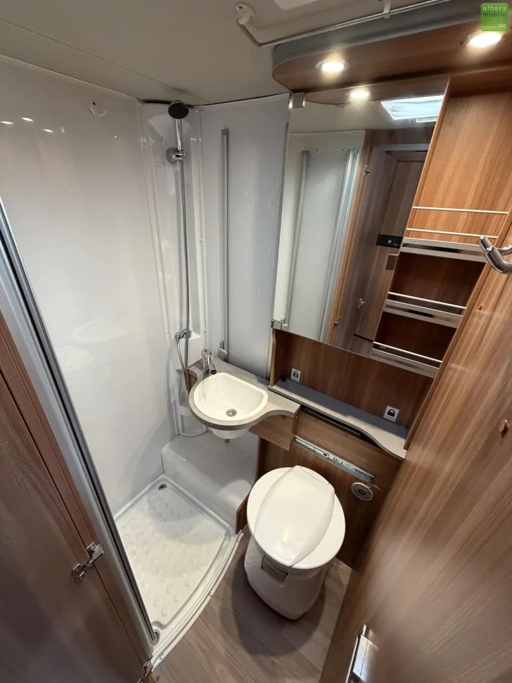 Fahrzeugbild Weinsberg CaraHome 600 DKG Thule Lift Navi Markise 6 Sitze #18