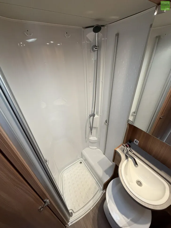 Fahrzeugbild Weinsberg CaraHome 600 DKG Thule Lift Navi Markise 6 Sitze #19