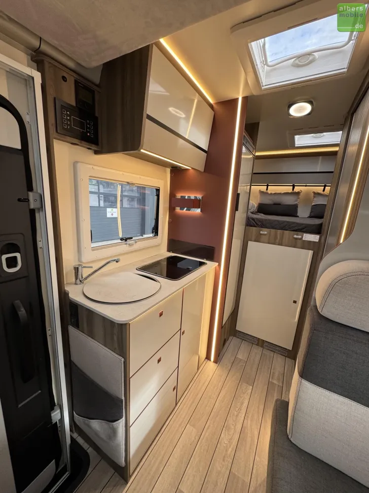 Fahrzeugbild Roller Team Kronos Fit 291 TL Design Winter Navi ACC 2026 #11