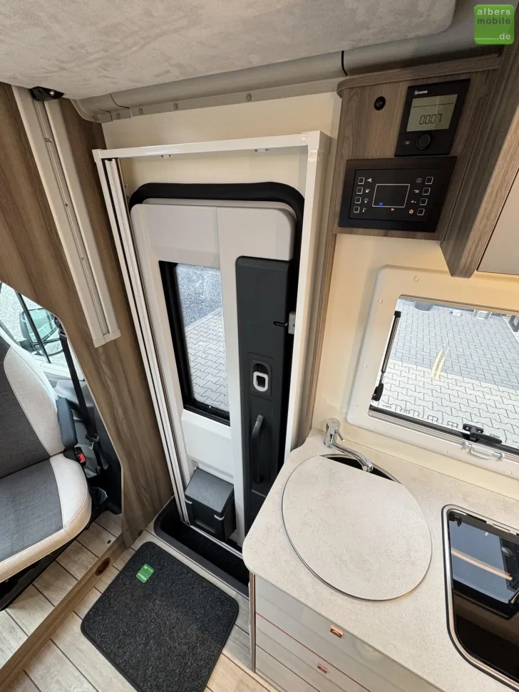 Fahrzeugbild Roller Team Kronos Fit 291 TL Design Winter Navi ACC 2026 #25