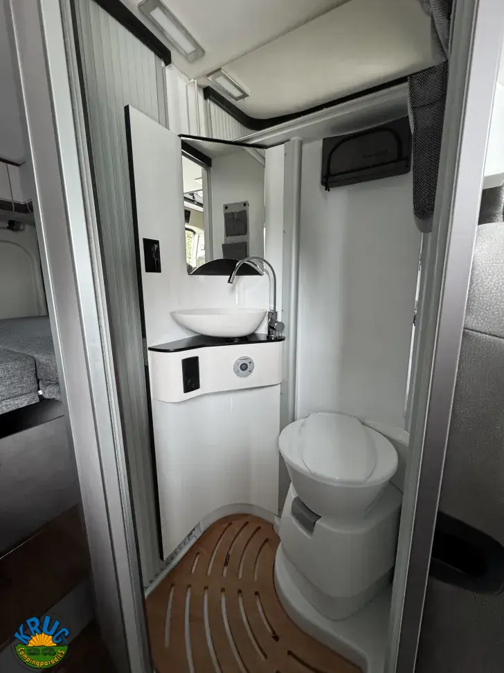 Fahrzeugbild Pössl Summit SHINE 600 L mit Schlafdach #9