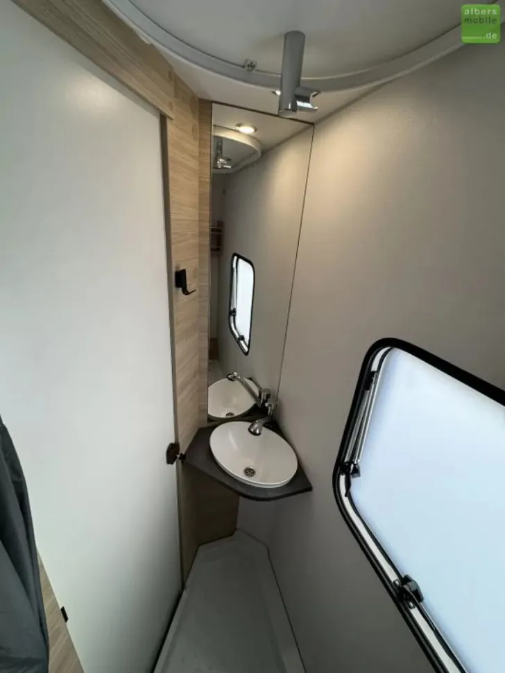 Fahrzeugbild Sterckeman Easy 496PE Etagenbetten Dusche 1500kg #20