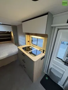 Fahrzeugbild LMC Style 450 D Queensbett Aufstelldach 1800kg #13