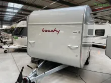 Fahrzeugbild Hobby Beachy 420+ 1200 kg / E-Heizung / Toilettenraum #5