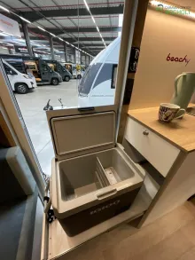 Fahrzeugbild Hobby Beachy 420+ 1200 kg / E-Heizung / Toilettenraum #9