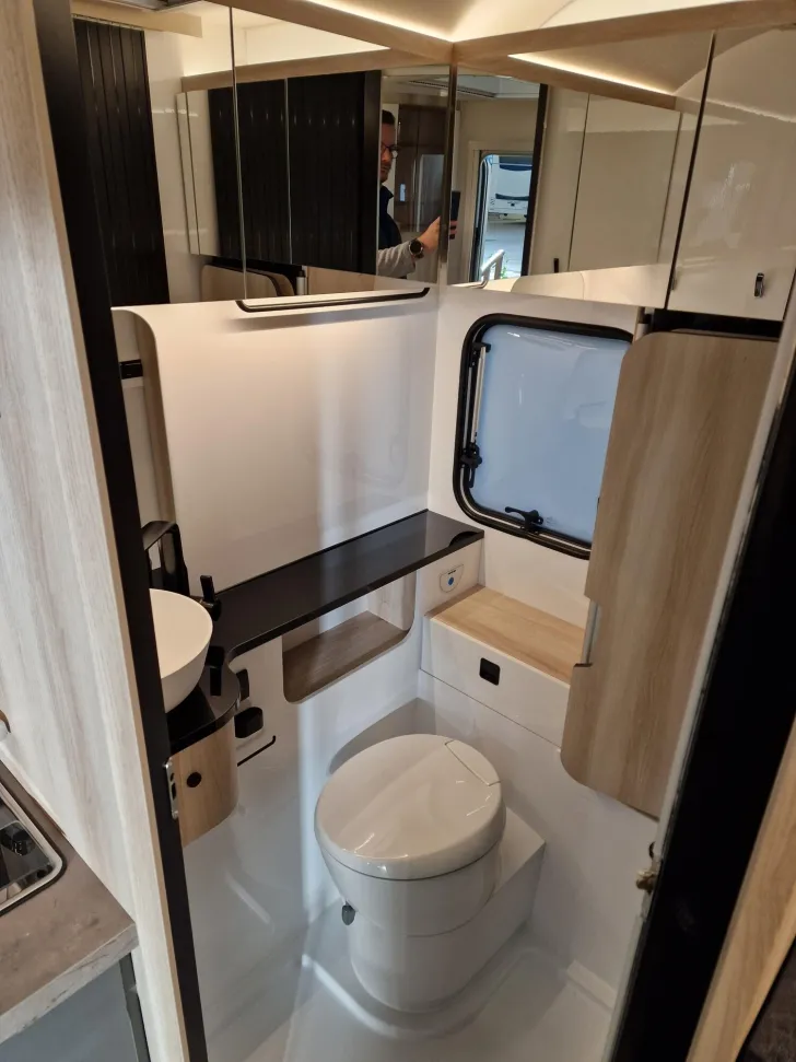 Fahrzeugbild Hobby De Luxe 460 SL - 50 Jahre Schmidtmeier Edition #9