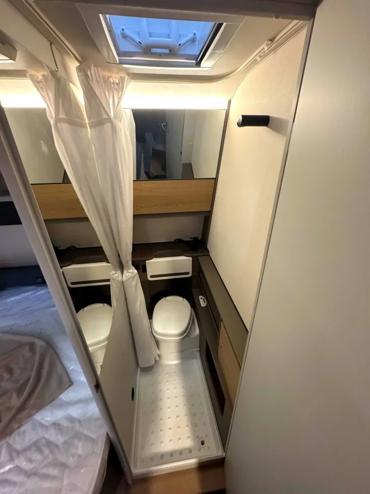 Fahrzeugbild Bürstner B66 480 TK DUSCHE|STOCKBETT|HECKGARAGE #14