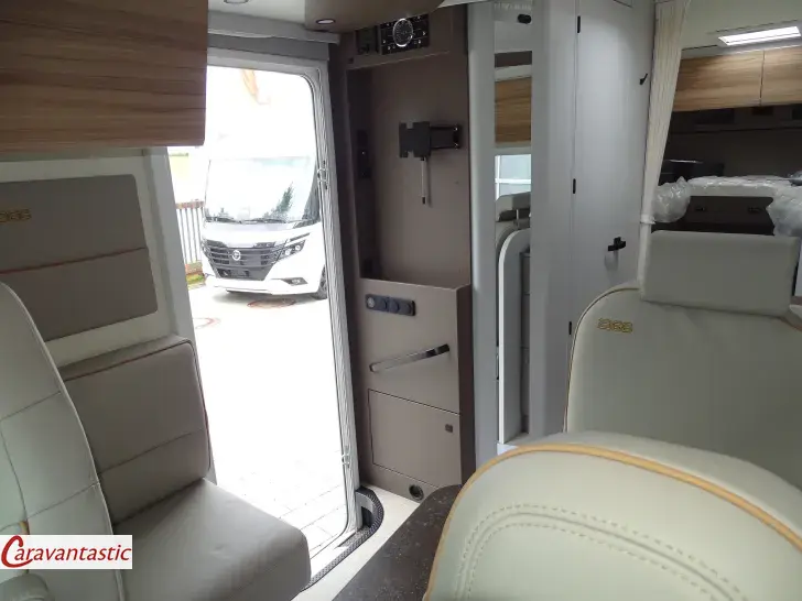 Fahrzeugbild Bürstner B 66 TD 690 G #9