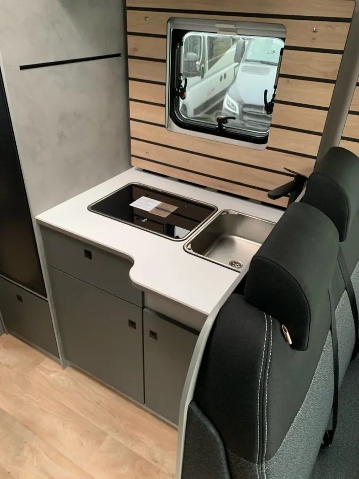 Fahrzeugbild Crosscamp EXPDN T 7.0 E Peugeot #13