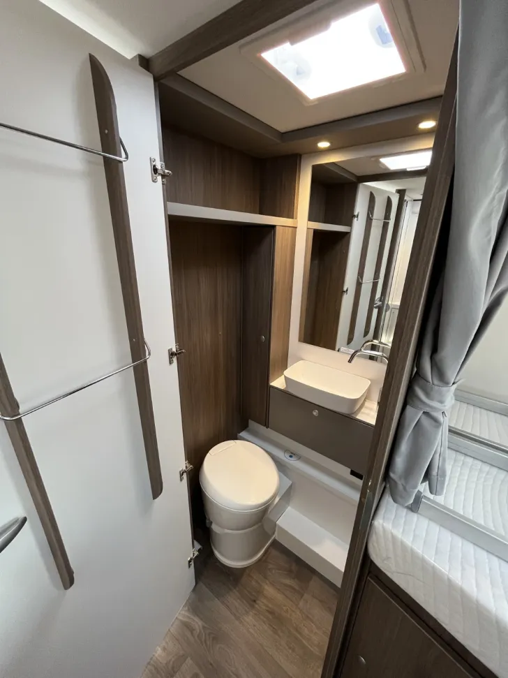 Fahrzeugbild Carado T447 pro+ *5 Sitzp.*Hubbett*LED* #18