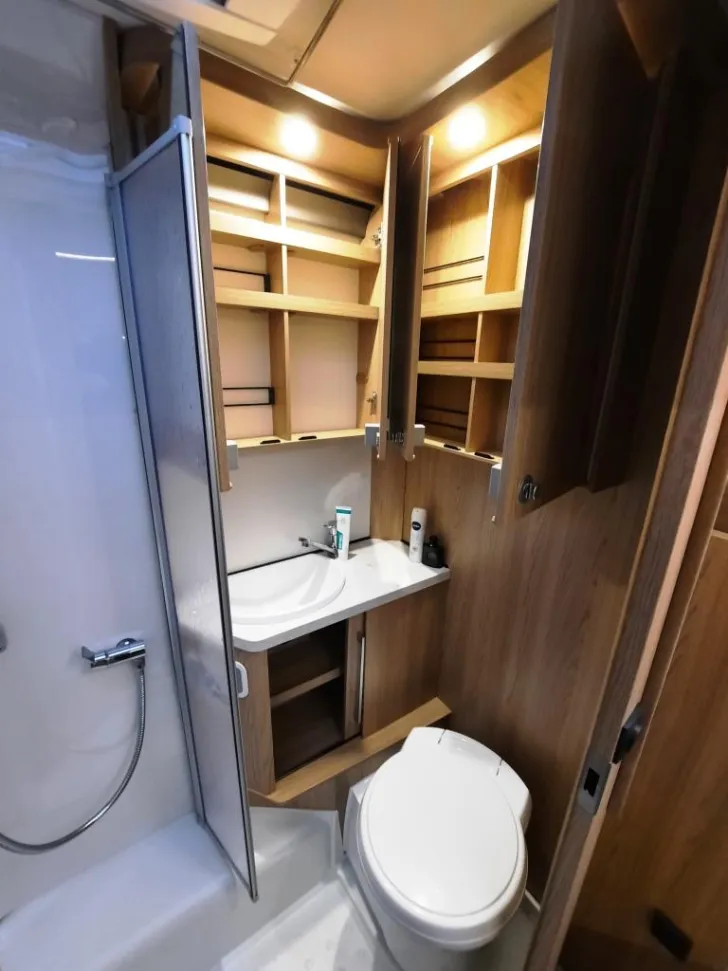 Fahrzeugbild LMC Cruiser V 646 G #15