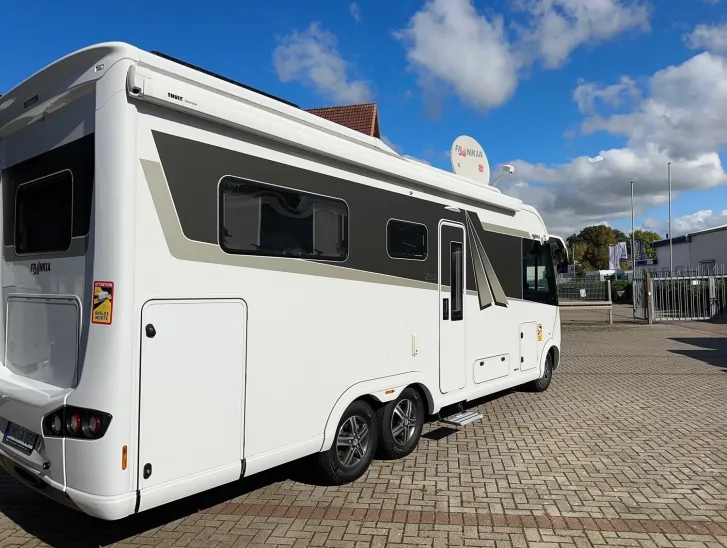 Fahrzeugbild Frankia F-Line I 790 Plus Titan Hubbett vorn & hinten ! #3