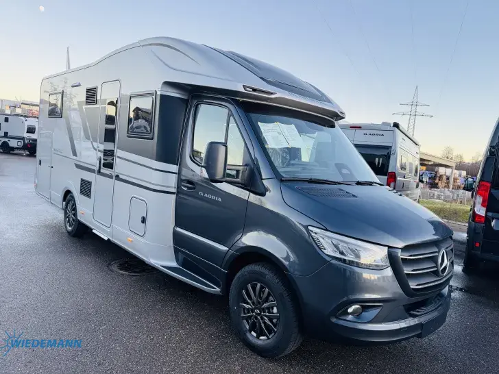 Schräg Vorne Adria Matrix Supreme MB 670 DL LED * Safety * Nordic * Uni*