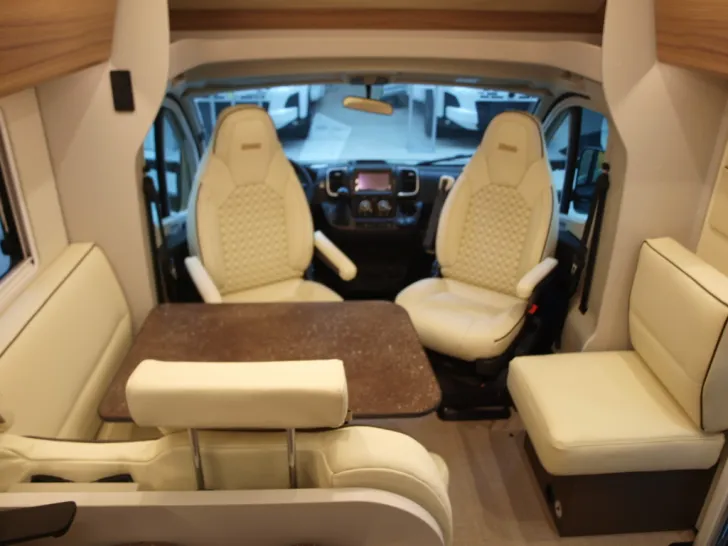 Fahrzeugbild Bürstner B66 690 TD Polster"Creme"/Automatik/SAT #6