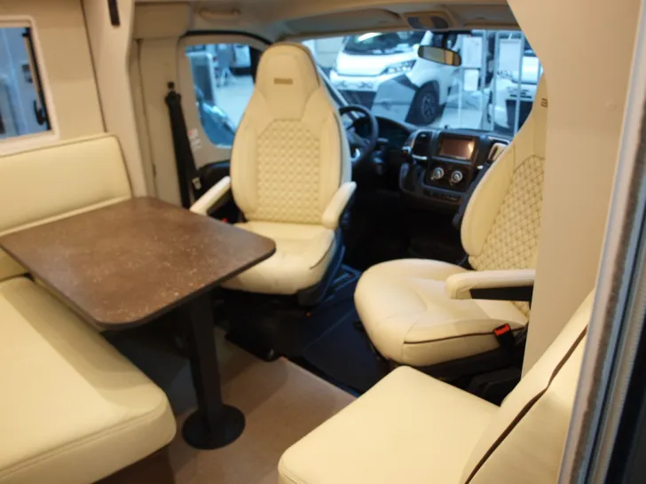 Fahrzeugbild Bürstner B66 690 TD Polster"Creme"/Automatik/SAT #13