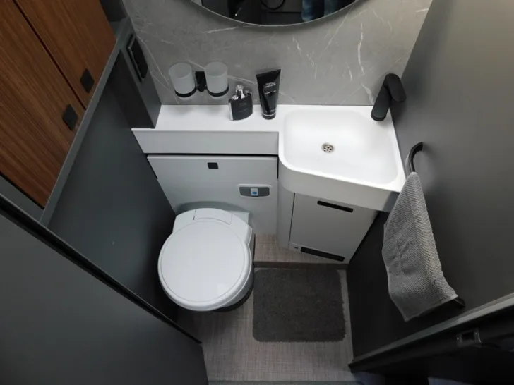 Fahrzeugbild Hymer B-Klasse MC I 680 Arktis+Lithiumpaket, Solar, TV #15