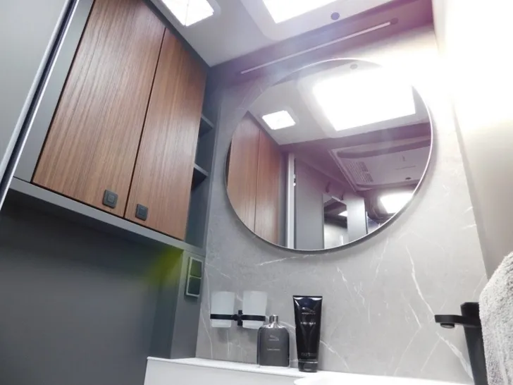 Fahrzeugbild Hymer B-Klasse MC I 680 Arktis+Lithiumpaket, Solar, TV #16