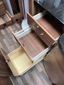 Fahrzeugbild Knaus Sky i 700 LEG Automatik,Wechselrichter,SAT #14