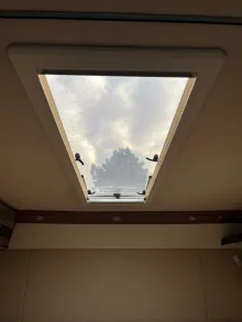 Fahrzeugbild Knaus Sky i 700 LEG Automatik,Wechselrichter,SAT #24