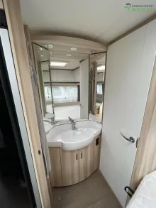 360° Innenansicht Hobby De Luxe 460 UFe InterCaravaning 1500 kg / Mover / Fahrradträger