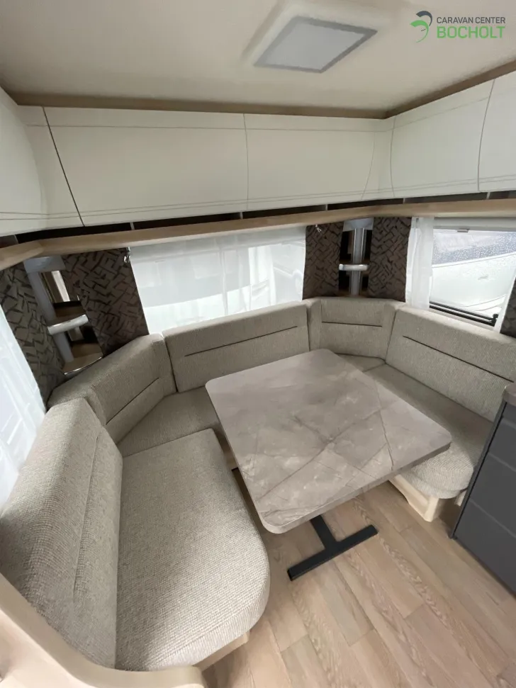 Fahrzeugbild Hobby De Luxe 460 UFe InterCaravaning 1500 kg / Mover / Fahrradträger #12