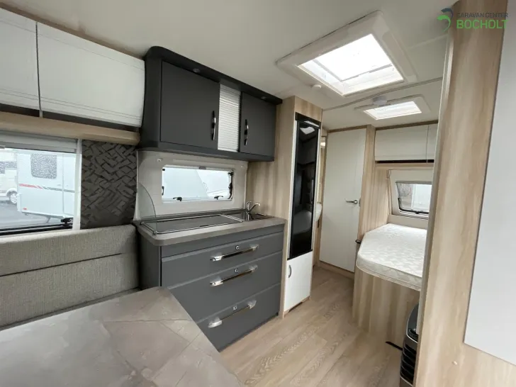 Fahrzeugbild Hobby De Luxe 460 UFe InterCaravaning 1500 kg / Mover / Fahrradträger #13