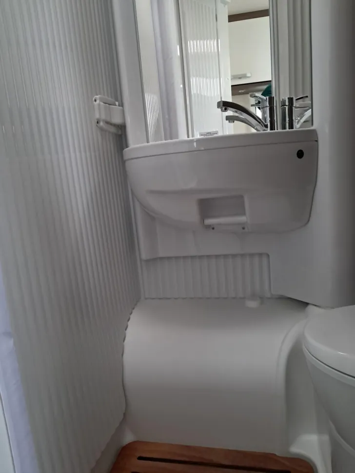 Fahrzeugbild Carado V 337 #8