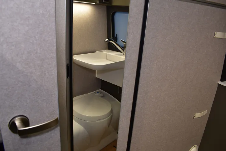 Fahrzeugbild Hymer Camper Van Grand Canyon S 600 Xperience Premium, Schlafdach, 4 Betten #26