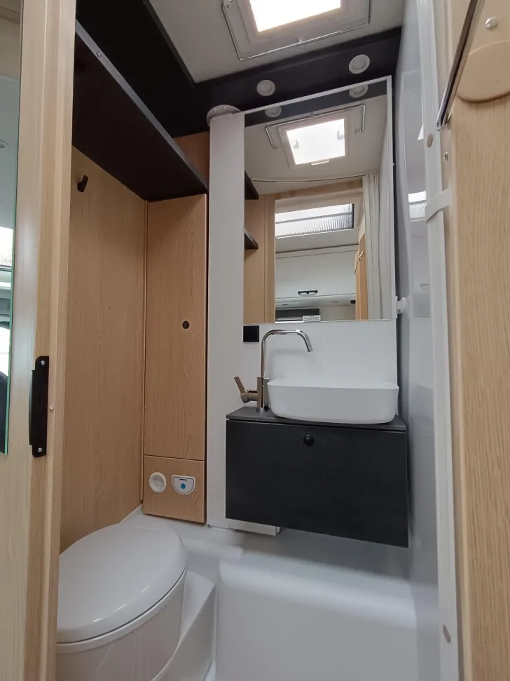 Fahrzeugbild Sunlight Adventure T Ford 670S #11