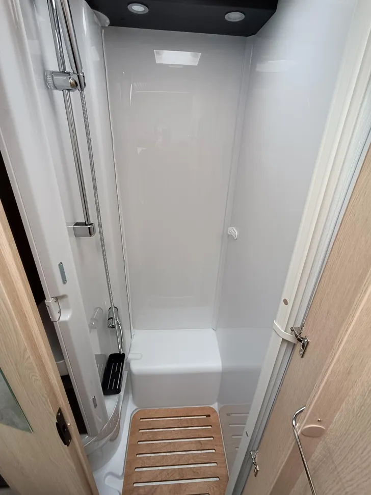 Fahrzeugbild Sunlight Adventure T Ford 670S #12