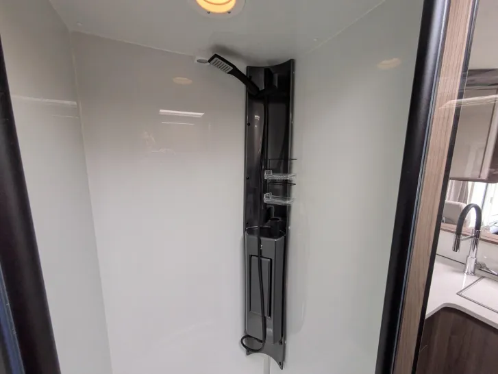 Fahrzeugbild Kabe Travel Master Imperial R i830 LQB 190PS/Autom/Markise/Solar/Wechselrichter/Lithium #18